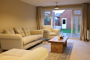 Bicester Villa-6bed-sleeps 14