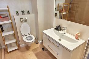 Alma Zev Apartment