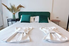 Alma Zev Apartment