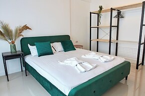 Alma Zev Apartment