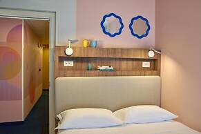 La Vista Postcard Hotel