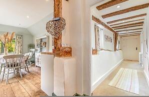 Hunts Cottage - Pet Friendly - From 200 Per Night