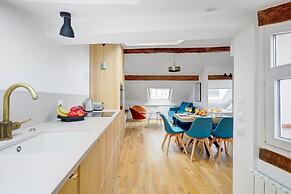 Cozy & Elegant Retreat Near Notre-Dame