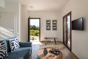 Villa Plyto Amazing views Heated pool