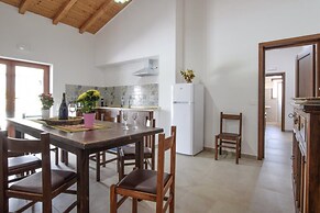 Elegant Villa With Swimming Pool Near Etna