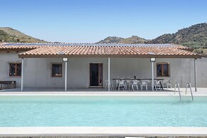 Elegant Villa With Swimming Pool Near Etna