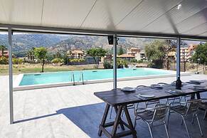 Elegant Villa With Swimming Pool Near Etna
