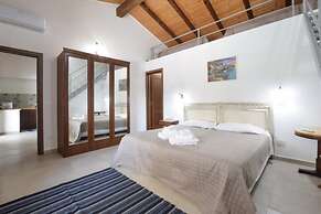 Elegant Villa With Swimming Pool Near Etna