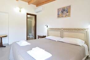 Elegant Villa With Swimming Pool Near Etna