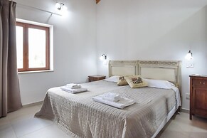 Elegant Villa With Swimming Pool Near Etna