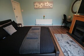 Detached Homestay With Private Rooms