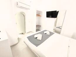 Nolis White Fira