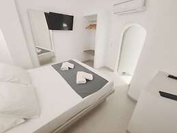Nolis White Fira