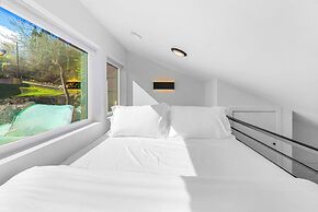 Echo Loft: A Modern Escape
