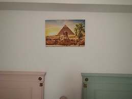 Pyramids Hub-Giza