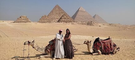 Pyramids Hub-Giza