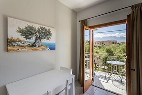 Lefkis apartments & studios