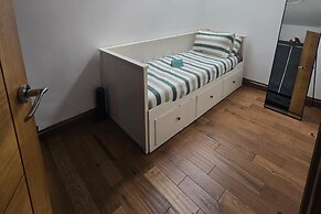 3Br - Sleeps6 - 15min Central London and Gatwick