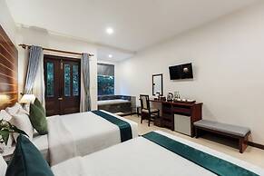 Green Amazon Hotel
