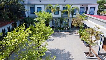 Green Amazon Hotel