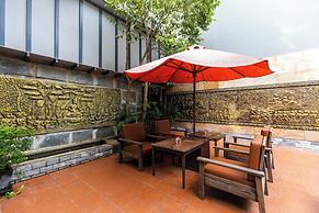 Green Amazon Hotel