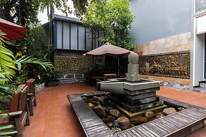Green Amazon Hotel