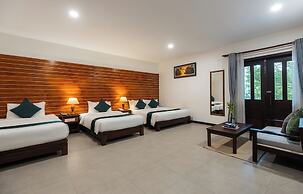 Green Amazon Hotel