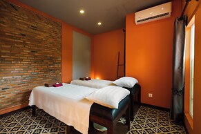 Green Amazon Hotel