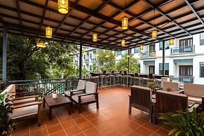 Green Amazon Hotel