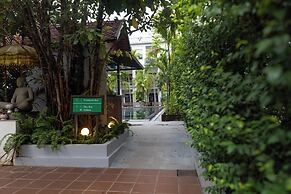 Green Amazon Hotel