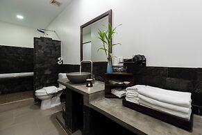 Green Amazon Hotel