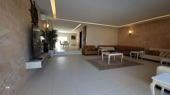 Durrat Al-Arous Villa in Moon Beach