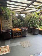 Hotel Middle Path and Spa