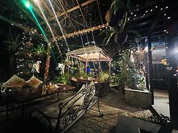 Hotel Middle Path and Spa