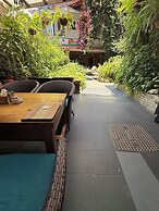 Hotel Middle Path and Spa