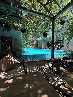 Hotel Middle Path and Spa