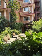 Hotel Middle Path and Spa