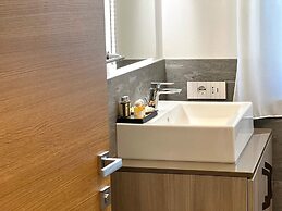 Bernina Suites - 150 metres to Bernina Express