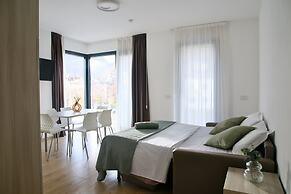 Bernina Suites - 150 metres to Bernina Express