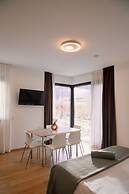 Bernina Suites - 150 metres to Bernina Express