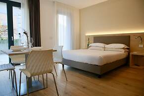 Bernina Suites - 150 metres to Bernina Express