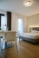Bernina Suites - 150 metres to Bernina Express