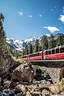 Bernina Suites - 150 metres to Bernina Express