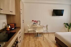 Bernina Suites - 150 metres to Bernina Express