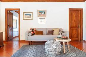 Pine Tree House in Azeit o