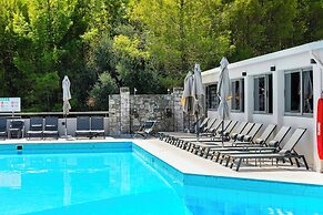 Arya Hotel