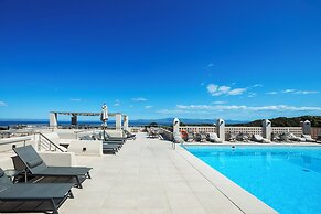 Arya Hotel