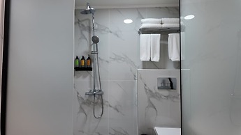 CCLUX Suites-Port Hub & Express Check-in