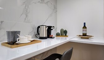 CCLUX Suites-Port Hub & Express Check-in