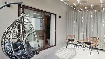 CCLUX Suites-Port Hub & Express Check-in